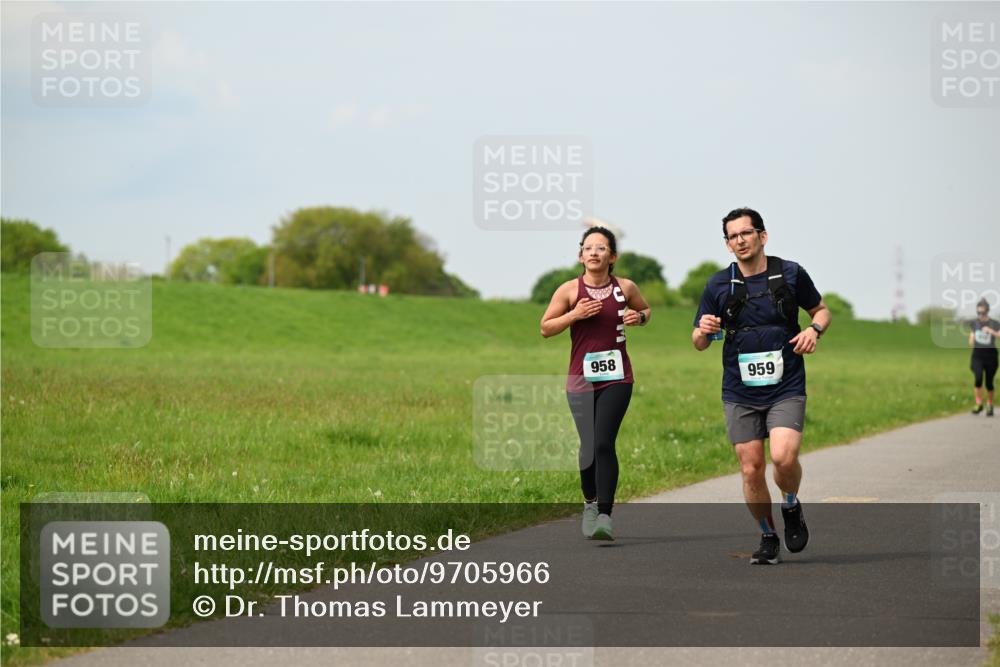 10.05.2026 - 8. Wedeler Halbmarathon Dr. Thomas Lammeyer http://msf.ph/oto/9705966 10.05.2026 11:56:41 Laufen 958, 959 meine-sportfotos.de