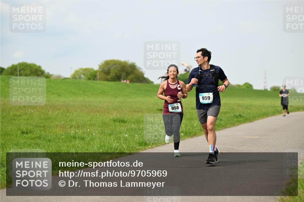 10.05.2026 - 8. Wedeler Halbmarathon Dr. Thomas Lammeyer http://msf.ph/oto/9705969 10.05.2026 11:56:42 Laufen 958, 959 meine-sportfotos.de