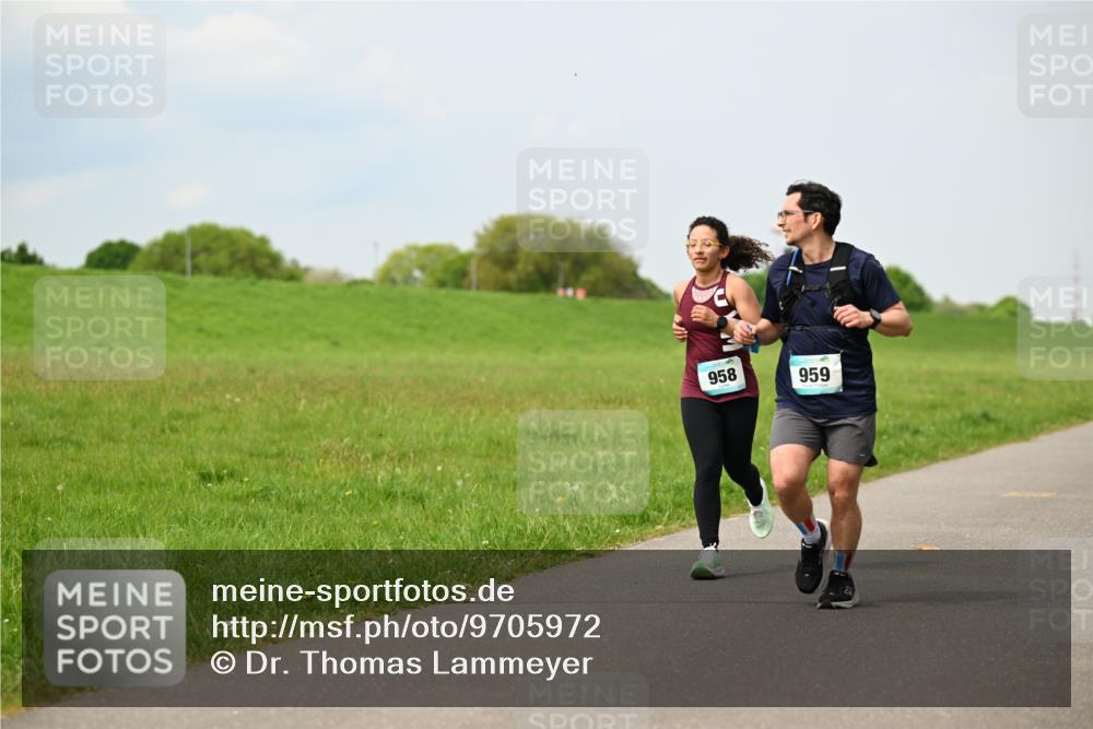 10.05.2026 - 8. Wedeler Halbmarathon Dr. Thomas Lammeyer http://msf.ph/oto/9705972 10.05.2026 11:56:42 Laufen 958, 959 meine-sportfotos.de