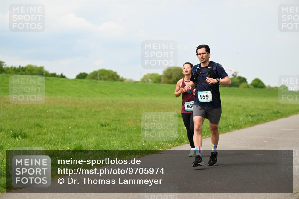 10.05.2026 - 8. Wedeler Halbmarathon Dr. Thomas Lammeyer http://msf.ph/oto/9705974 10.05.2026 11:56:43 Laufen 958, 959 meine-sportfotos.de