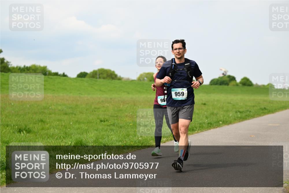 10.05.2026 - 8. Wedeler Halbmarathon Dr. Thomas Lammeyer http://msf.ph/oto/9705977 10.05.2026 11:56:43 Laufen 958, 959 meine-sportfotos.de