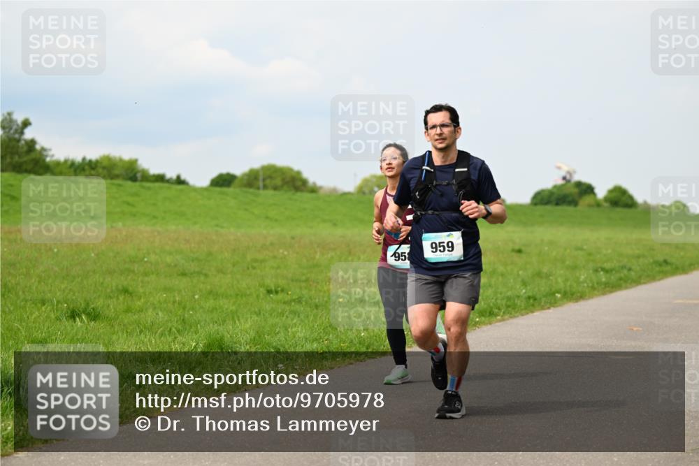 10.05.2026 - 8. Wedeler Halbmarathon Dr. Thomas Lammeyer http://msf.ph/oto/9705978 10.05.2026 11:56:44 Laufen 959, 958 meine-sportfotos.de