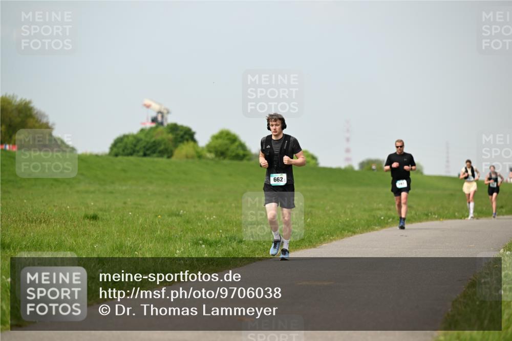 10.05.2026 - 8. Wedeler Halbmarathon Dr. Thomas Lammeyer http://msf.ph/oto/9706038 10.05.2026 11:57:13 Laufen 662 meine-sportfotos.de