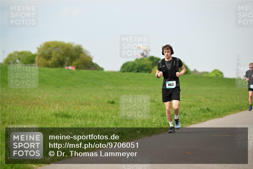 10.05.2026 - 8. Wedeler Halbmarathon Dr. Thomas Lammeyer http://msf.ph/oto/9706051 10.05.2026 11:57:15 Laufen 662 meine-sportfotos.de