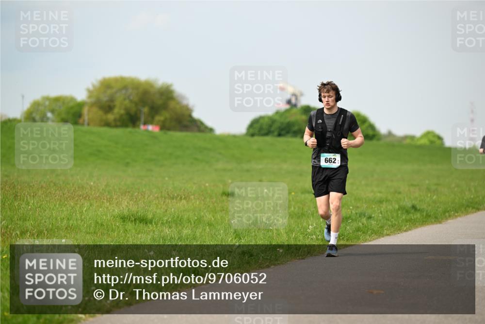 10.05.2026 - 8. Wedeler Halbmarathon Dr. Thomas Lammeyer http://msf.ph/oto/9706052 10.05.2026 11:57:15 Laufen 662 meine-sportfotos.de