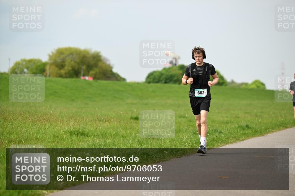 10.05.2026 - 8. Wedeler Halbmarathon Dr. Thomas Lammeyer http://msf.ph/oto/9706053 10.05.2026 11:57:15 Laufen 662 meine-sportfotos.de