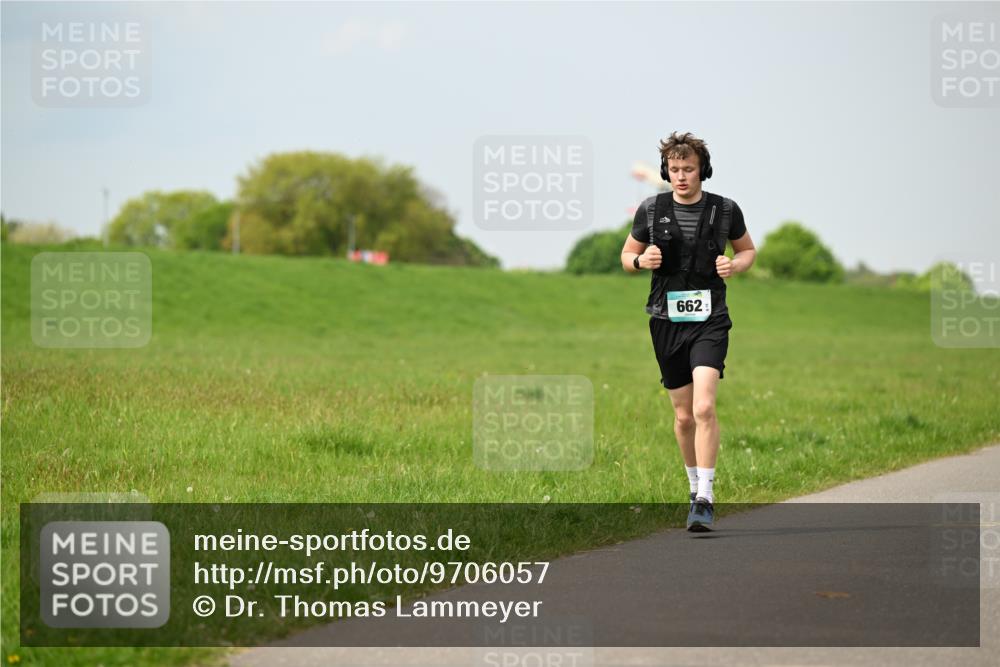 10.05.2026 - 8. Wedeler Halbmarathon Dr. Thomas Lammeyer http://msf.ph/oto/9706057 10.05.2026 11:57:15 Laufen 662 meine-sportfotos.de