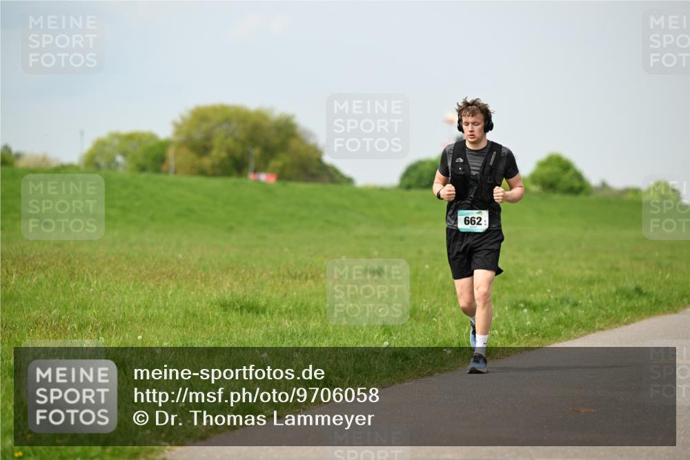 10.05.2026 - 8. Wedeler Halbmarathon Dr. Thomas Lammeyer http://msf.ph/oto/9706058 10.05.2026 11:57:16 Laufen 662 meine-sportfotos.de