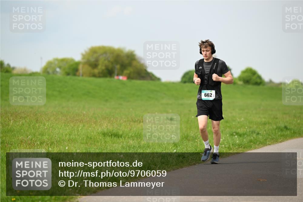 10.05.2026 - 8. Wedeler Halbmarathon Dr. Thomas Lammeyer http://msf.ph/oto/9706059 10.05.2026 11:57:16 Laufen 662 meine-sportfotos.de
