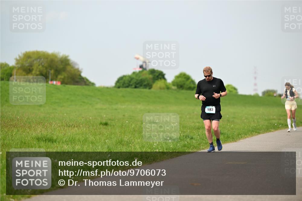 10.05.2026 - 8. Wedeler Halbmarathon Dr. Thomas Lammeyer http://msf.ph/oto/9706073 10.05.2026 11:57:21 Laufen 183 meine-sportfotos.de