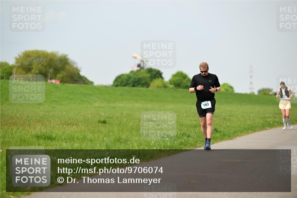 10.05.2026 - 8. Wedeler Halbmarathon Dr. Thomas Lammeyer http://msf.ph/oto/9706074 10.05.2026 11:57:21 Laufen 183 meine-sportfotos.de