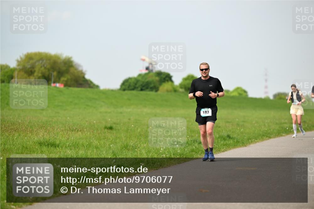 10.05.2026 - 8. Wedeler Halbmarathon Dr. Thomas Lammeyer http://msf.ph/oto/9706077 10.05.2026 11:57:22 Laufen 183 meine-sportfotos.de