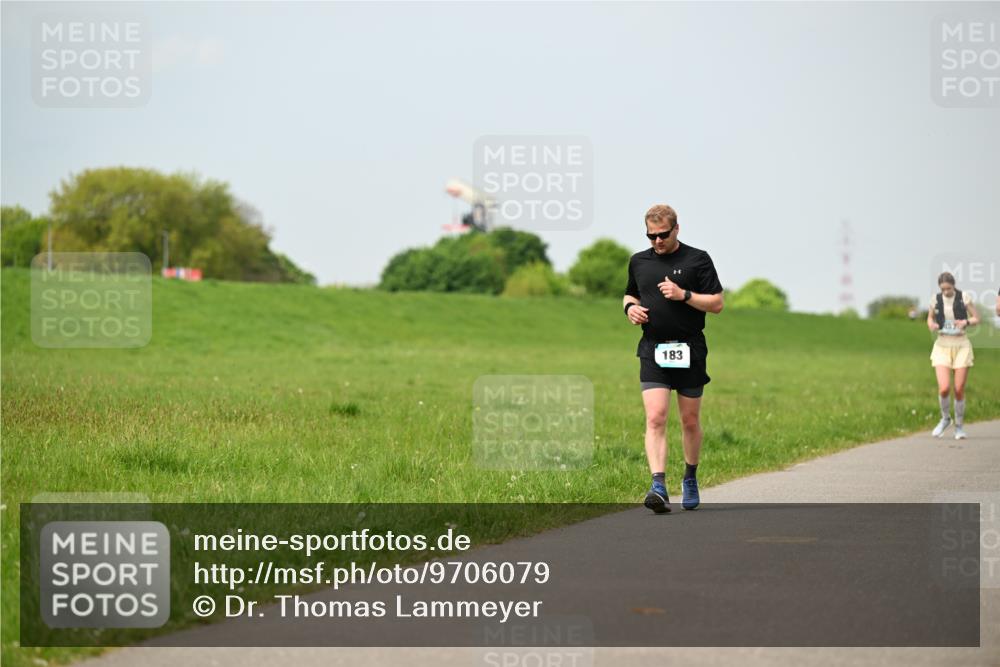 10.05.2026 - 8. Wedeler Halbmarathon Dr. Thomas Lammeyer http://msf.ph/oto/9706079 10.05.2026 11:57:22 Laufen 183 meine-sportfotos.de