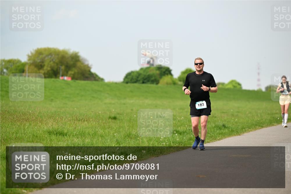 10.05.2026 - 8. Wedeler Halbmarathon Dr. Thomas Lammeyer http://msf.ph/oto/9706081 10.05.2026 11:57:22 Laufen 183 meine-sportfotos.de
