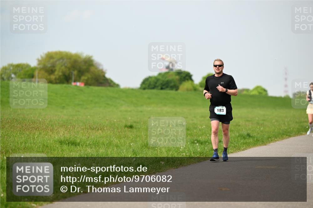 10.05.2026 - 8. Wedeler Halbmarathon Dr. Thomas Lammeyer http://msf.ph/oto/9706082 10.05.2026 11:57:22 Laufen 183 meine-sportfotos.de