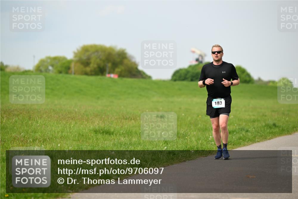 10.05.2026 - 8. Wedeler Halbmarathon Dr. Thomas Lammeyer http://msf.ph/oto/9706097 10.05.2026 11:57:24 Laufen 183 meine-sportfotos.de