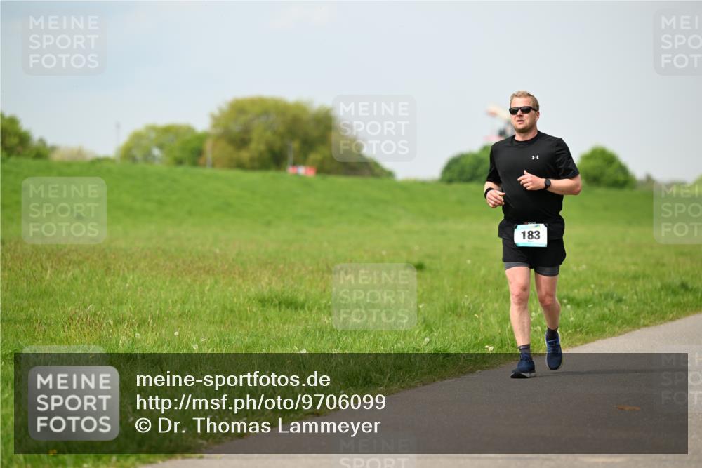 10.05.2026 - 8. Wedeler Halbmarathon Dr. Thomas Lammeyer http://msf.ph/oto/9706099 10.05.2026 11:57:25 Laufen 183 meine-sportfotos.de