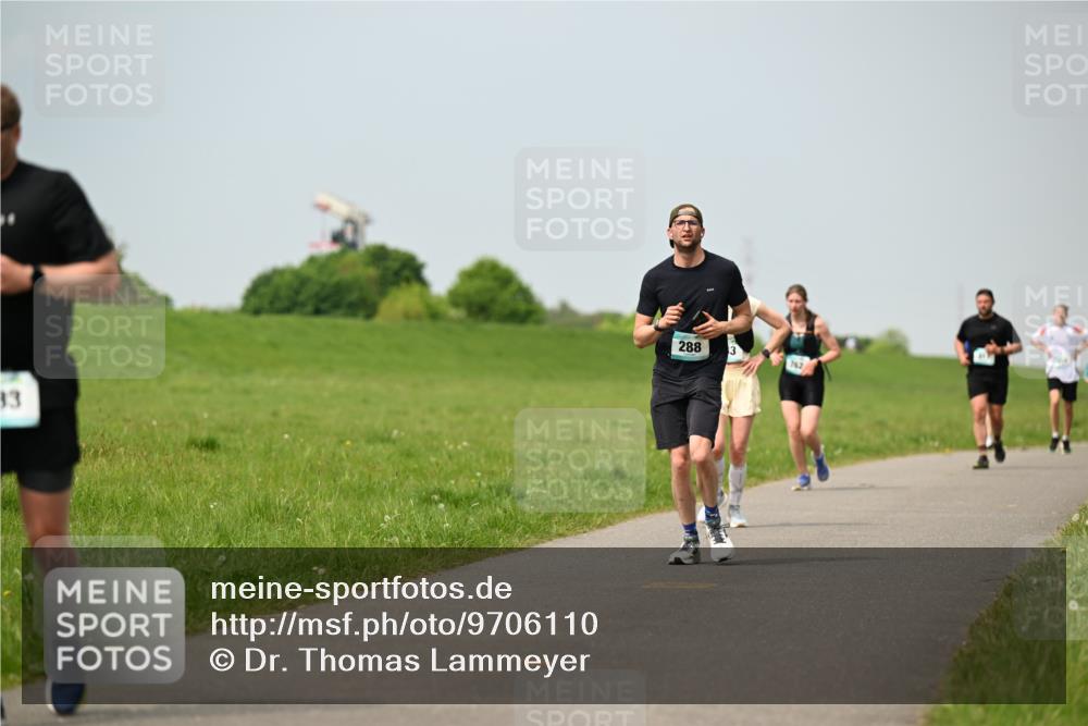 10.05.2026 - 8. Wedeler Halbmarathon Dr. Thomas Lammeyer http://msf.ph/oto/9706110 10.05.2026 11:57:28 Laufen 288 meine-sportfotos.de