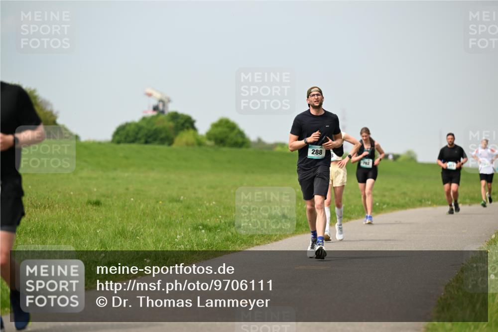 10.05.2026 - 8. Wedeler Halbmarathon Dr. Thomas Lammeyer http://msf.ph/oto/9706111 10.05.2026 11:57:28 Laufen 288, 762 meine-sportfotos.de