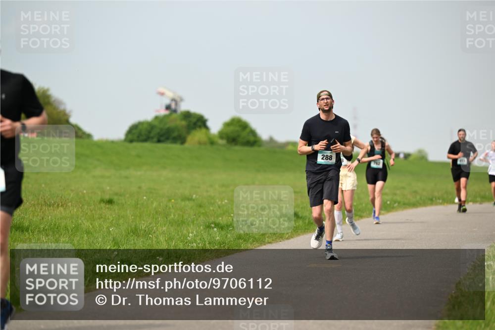 10.05.2026 - 8. Wedeler Halbmarathon Dr. Thomas Lammeyer http://msf.ph/oto/9706112 10.05.2026 11:57:28 Laufen 288 meine-sportfotos.de