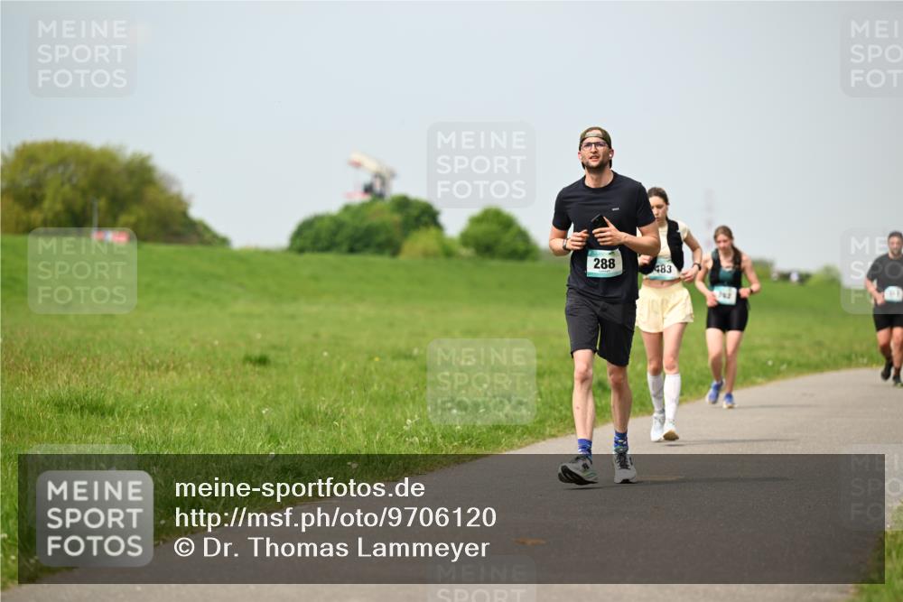 10.05.2026 - 8. Wedeler Halbmarathon Dr. Thomas Lammeyer http://msf.ph/oto/9706120 10.05.2026 11:57:29 Laufen 288, 483 meine-sportfotos.de