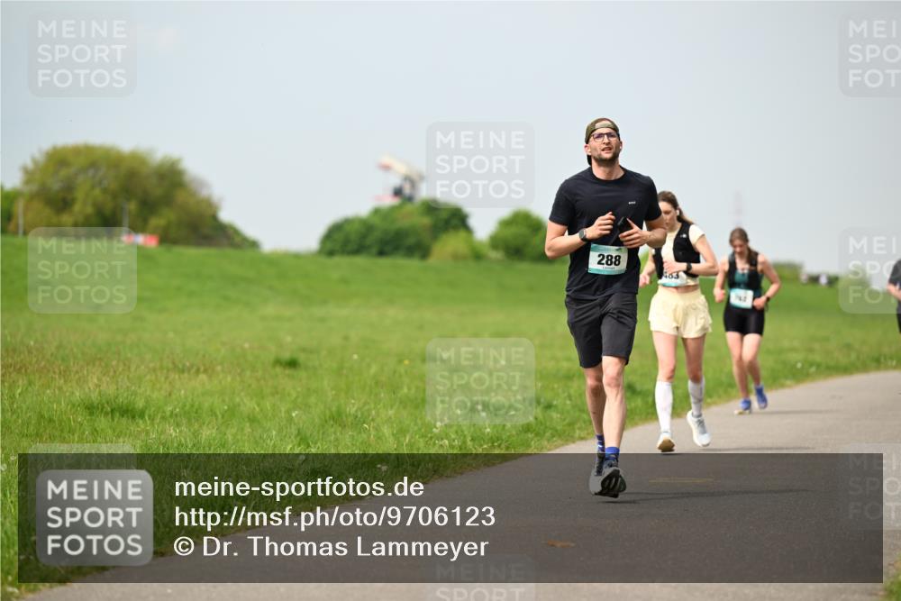 10.05.2026 - 8. Wedeler Halbmarathon Dr. Thomas Lammeyer http://msf.ph/oto/9706123 10.05.2026 11:57:29 Laufen 288, 403 meine-sportfotos.de