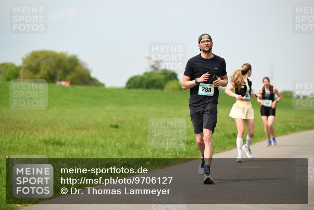 10.05.2026 - 8. Wedeler Halbmarathon Dr. Thomas Lammeyer http://msf.ph/oto/9706127 10.05.2026 11:57:30 Laufen 288 meine-sportfotos.de