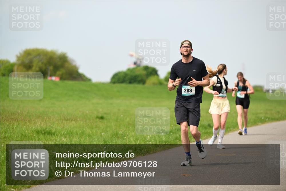 10.05.2026 - 8. Wedeler Halbmarathon Dr. Thomas Lammeyer http://msf.ph/oto/9706128 10.05.2026 11:57:30 Laufen 288 meine-sportfotos.de