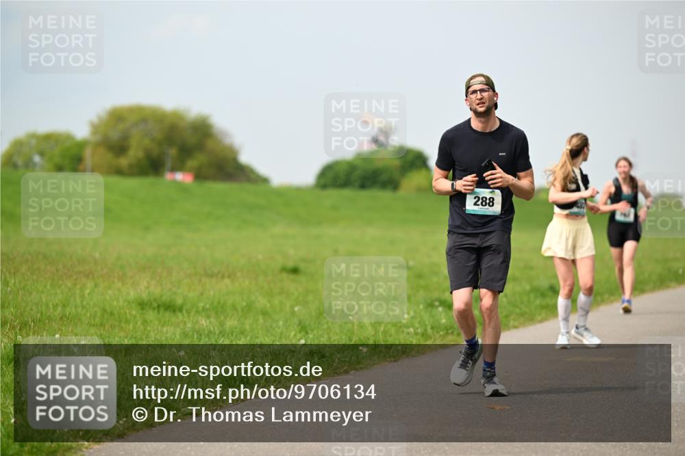 10.05.2026 - 8. Wedeler Halbmarathon Dr. Thomas Lammeyer http://msf.ph/oto/9706134 10.05.2026 11:57:30 Laufen 288 meine-sportfotos.de