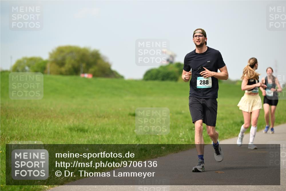 10.05.2026 - 8. Wedeler Halbmarathon Dr. Thomas Lammeyer http://msf.ph/oto/9706136 10.05.2026 11:57:30 Laufen 288 meine-sportfotos.de