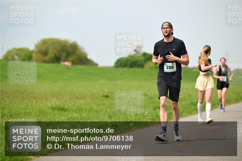 10.05.2026 - 8. Wedeler Halbmarathon Dr. Thomas Lammeyer http://msf.ph/oto/9706138 10.05.2026 11:57:30 Laufen 288 meine-sportfotos.de
