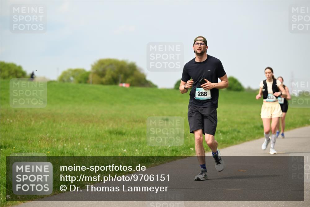 10.05.2026 - 8. Wedeler Halbmarathon Dr. Thomas Lammeyer http://msf.ph/oto/9706151 10.05.2026 11:57:31 Laufen 288, 483 meine-sportfotos.de