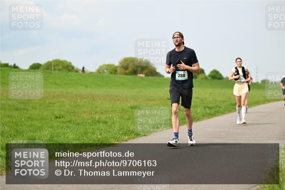 10.05.2026 - 8. Wedeler Halbmarathon Dr. Thomas Lammeyer http://msf.ph/oto/9706163 10.05.2026 11:57:32 Laufen 288 meine-sportfotos.de