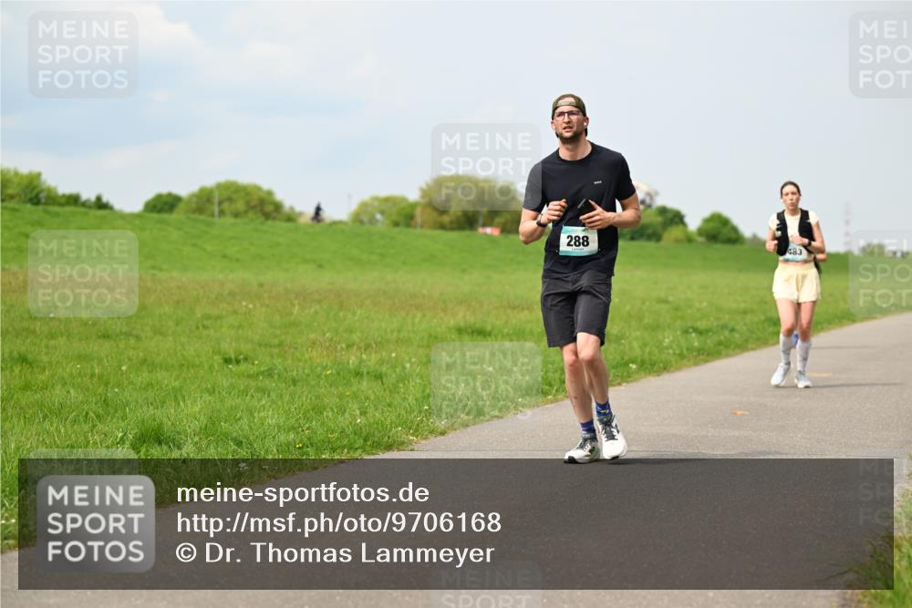 10.05.2026 - 8. Wedeler Halbmarathon Dr. Thomas Lammeyer http://msf.ph/oto/9706168 10.05.2026 11:57:32 Laufen 288, 483 meine-sportfotos.de
