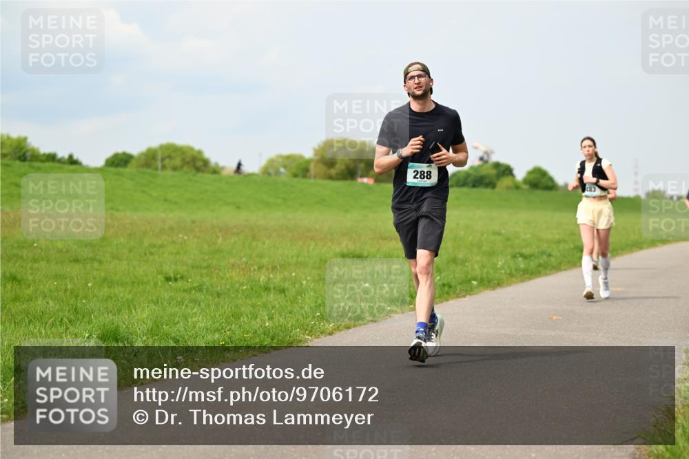 10.05.2026 - 8. Wedeler Halbmarathon Dr. Thomas Lammeyer http://msf.ph/oto/9706172 10.05.2026 11:57:32 Laufen 288 meine-sportfotos.de