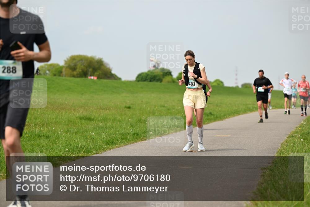 10.05.2026 - 8. Wedeler Halbmarathon Dr. Thomas Lammeyer http://msf.ph/oto/9706180 10.05.2026 11:57:34 Laufen 288, 483 meine-sportfotos.de