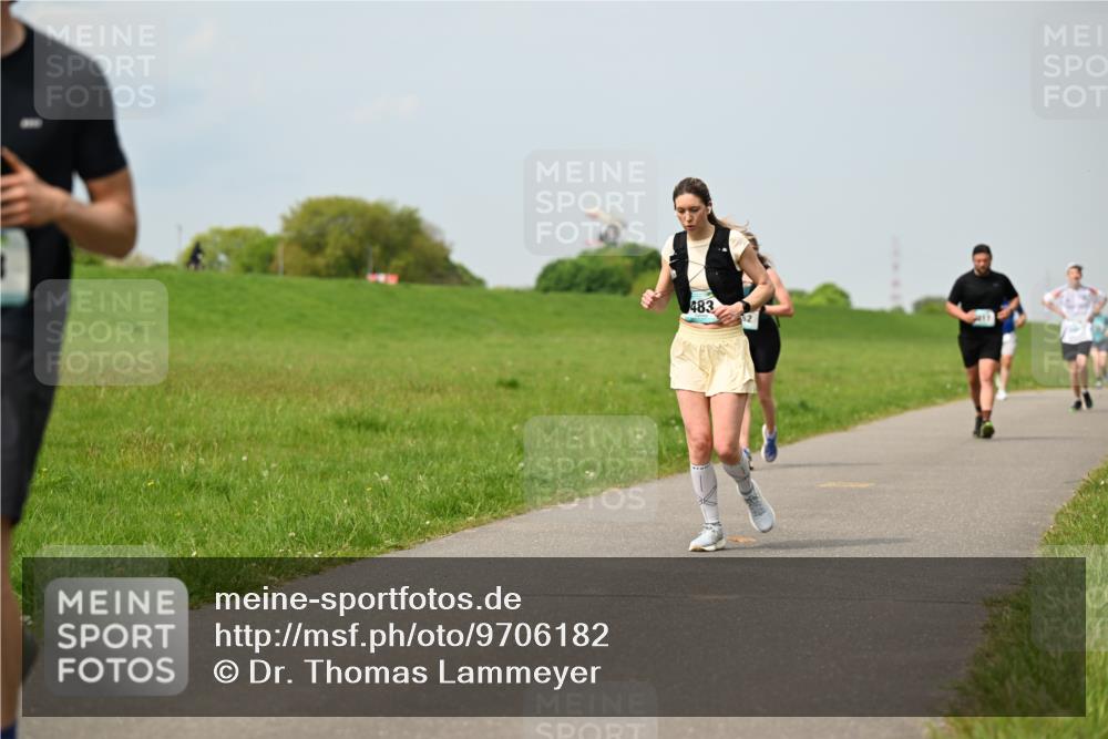 10.05.2026 - 8. Wedeler Halbmarathon Dr. Thomas Lammeyer http://msf.ph/oto/9706182 10.05.2026 11:57:34 Laufen 483 meine-sportfotos.de