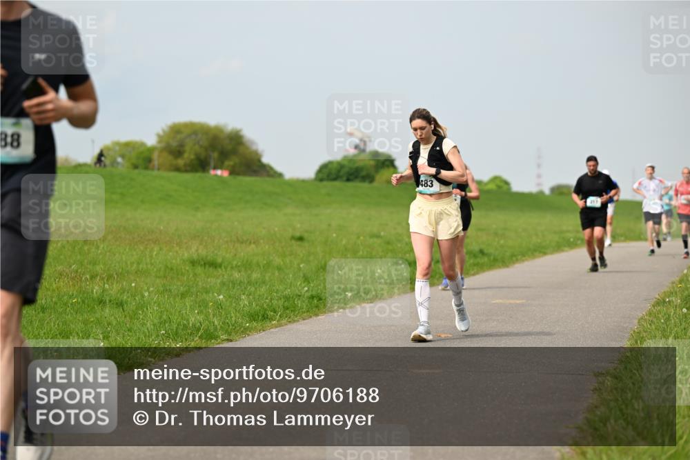 10.05.2026 - 8. Wedeler Halbmarathon Dr. Thomas Lammeyer http://msf.ph/oto/9706188 10.05.2026 11:57:34 Laufen 483 meine-sportfotos.de