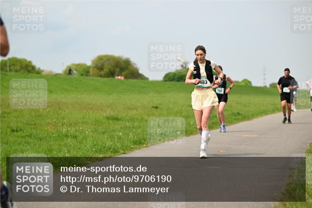 10.05.2026 - 8. Wedeler Halbmarathon Dr. Thomas Lammeyer http://msf.ph/oto/9706190 10.05.2026 11:57:34 Laufen 483, 762 meine-sportfotos.de