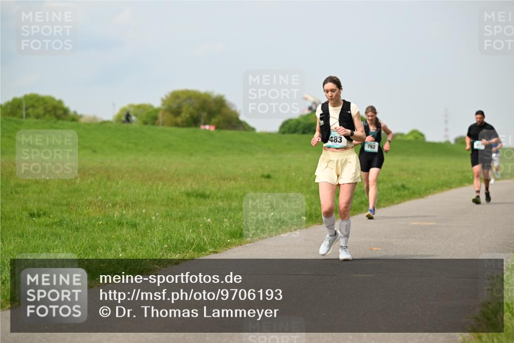 10.05.2026 - 8. Wedeler Halbmarathon Dr. Thomas Lammeyer http://msf.ph/oto/9706193 10.05.2026 11:57:34 Laufen 483, 762 meine-sportfotos.de