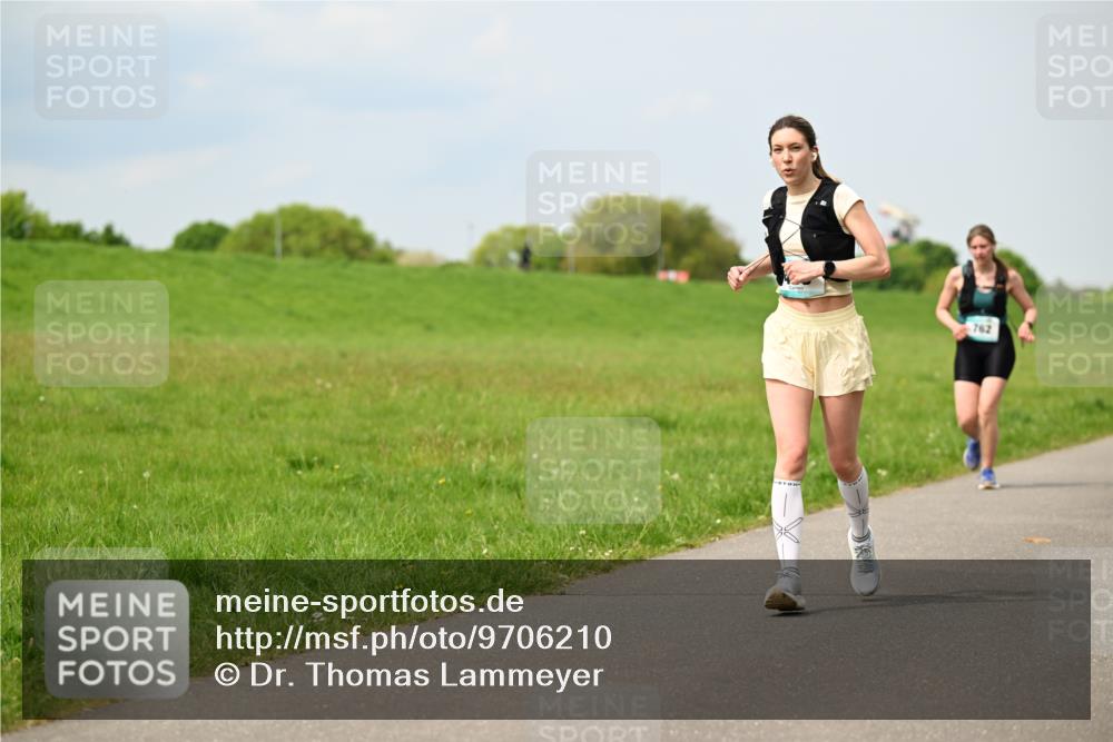 10.05.2026 - 8. Wedeler Halbmarathon Dr. Thomas Lammeyer http://msf.ph/oto/9706210 10.05.2026 11:57:35 Laufen 762 meine-sportfotos.de