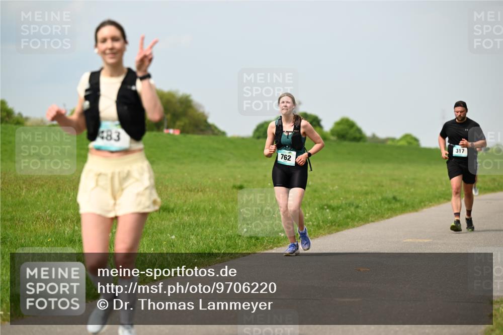 10.05.2026 - 8. Wedeler Halbmarathon Dr. Thomas Lammeyer http://msf.ph/oto/9706220 10.05.2026 11:57:36 Laufen 483, 762, 317 meine-sportfotos.de