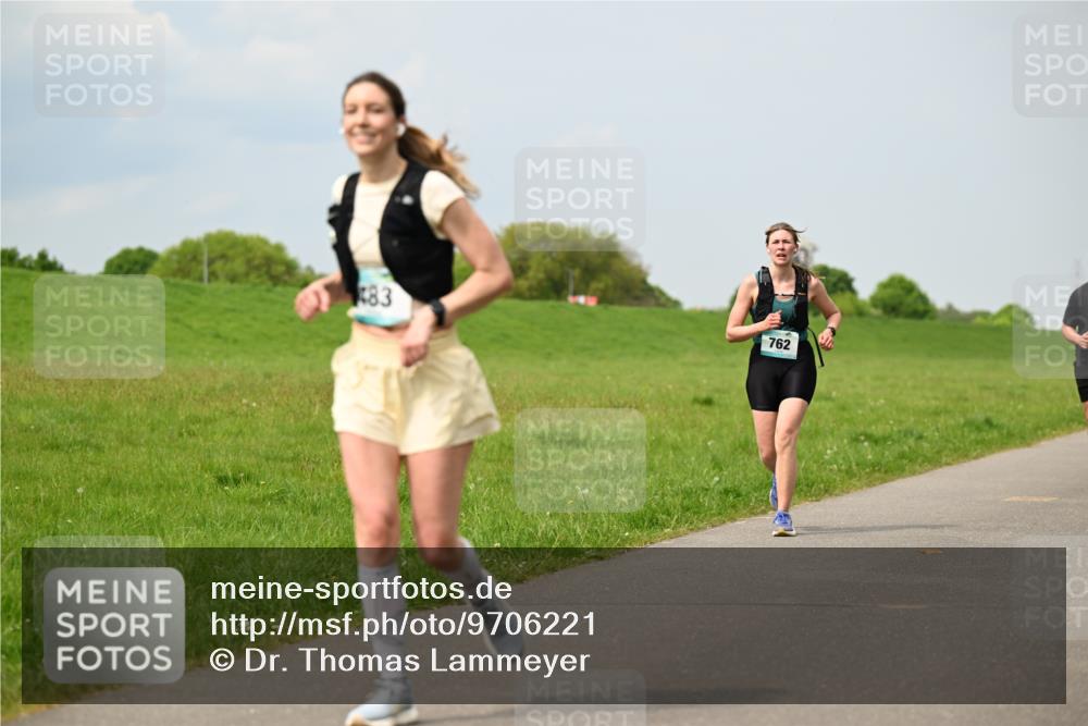 10.05.2026 - 8. Wedeler Halbmarathon Dr. Thomas Lammeyer http://msf.ph/oto/9706221 10.05.2026 11:57:37 Laufen 483, 762 meine-sportfotos.de