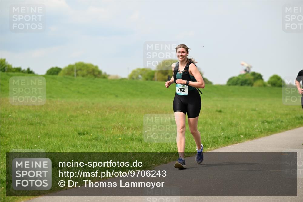 10.05.2026 - 8. Wedeler Halbmarathon Dr. Thomas Lammeyer http://msf.ph/oto/9706243 10.05.2026 11:57:39 Laufen 762 meine-sportfotos.de