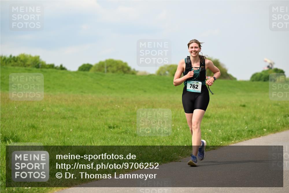10.05.2026 - 8. Wedeler Halbmarathon Dr. Thomas Lammeyer http://msf.ph/oto/9706252 10.05.2026 11:57:39 Laufen 762 meine-sportfotos.de