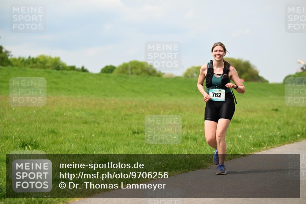 10.05.2026 - 8. Wedeler Halbmarathon Dr. Thomas Lammeyer http://msf.ph/oto/9706256 10.05.2026 11:57:39 Laufen 762 meine-sportfotos.de