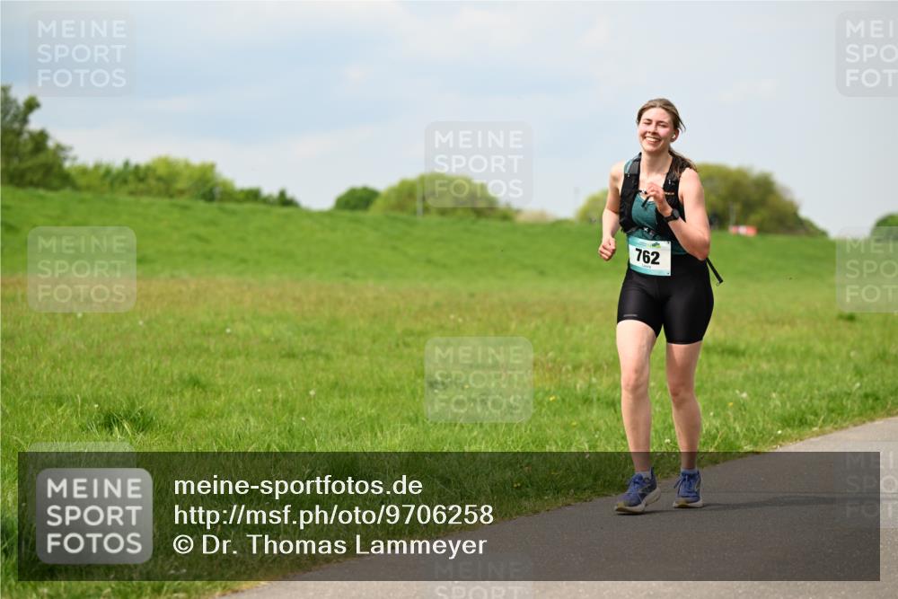 10.05.2026 - 8. Wedeler Halbmarathon Dr. Thomas Lammeyer http://msf.ph/oto/9706258 10.05.2026 11:57:39 Laufen 762 meine-sportfotos.de