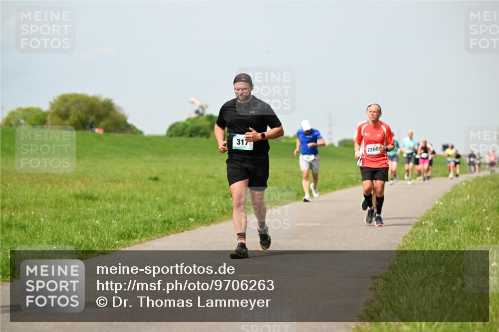 10.05.2026 - 8. Wedeler Halbmarathon Dr. Thomas Lammeyer http://msf.ph/oto/9706263 10.05.2026 11:57:40 Laufen 317, 2200 meine-sportfotos.de