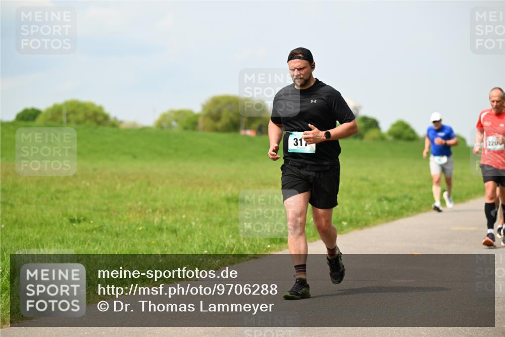 10.05.2026 - 8. Wedeler Halbmarathon Dr. Thomas Lammeyer http://msf.ph/oto/9706288 10.05.2026 11:57:42 Laufen 220, 317 meine-sportfotos.de