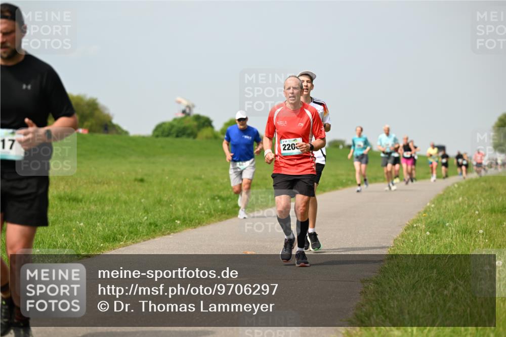10.05.2026 - 8. Wedeler Halbmarathon Dr. Thomas Lammeyer http://msf.ph/oto/9706297 10.05.2026 11:57:43 Laufen 220 meine-sportfotos.de